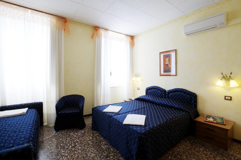 Lyric Hotel Levanto Room photo